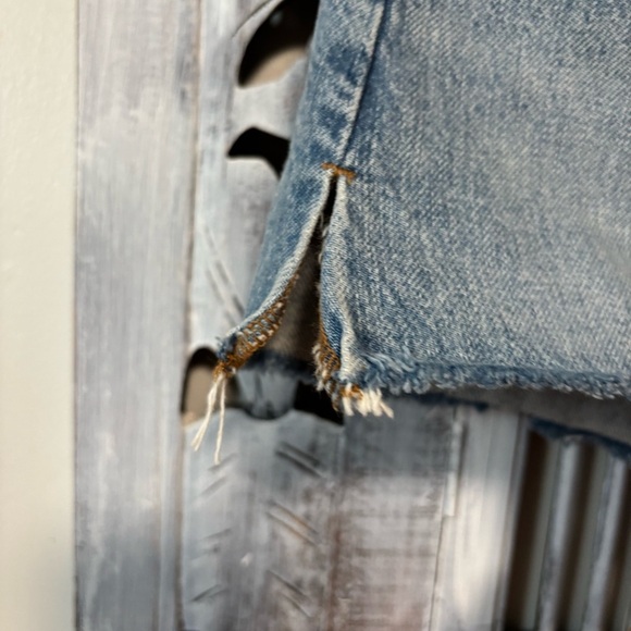 Madewell Relaxed Denim Side Slit Cutoff Medium Wash Distressed Jean  Shorts NWT - Picture 5 of 8